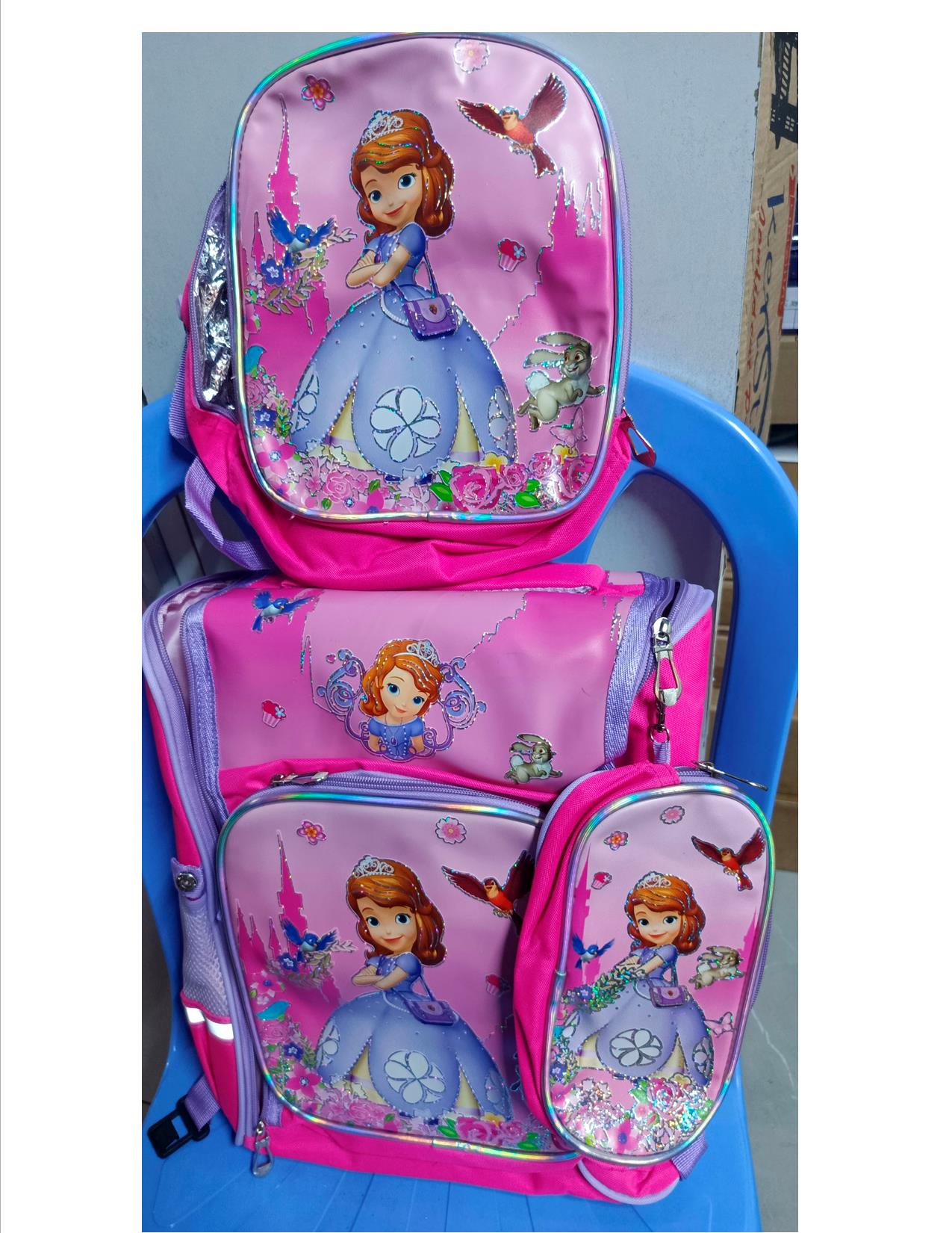 3 in1 Cartoon theme School BackpackSchoolBags(GRADE 1-GRADE 4)  ▪️ Type: Back pack▪️ Material: Oxford ▪️ Contains:big school bag, pencil pouch, Insulated lunch bag🔥🔥🔥👌▪️ Size: 40cm x 30cm x 16cm