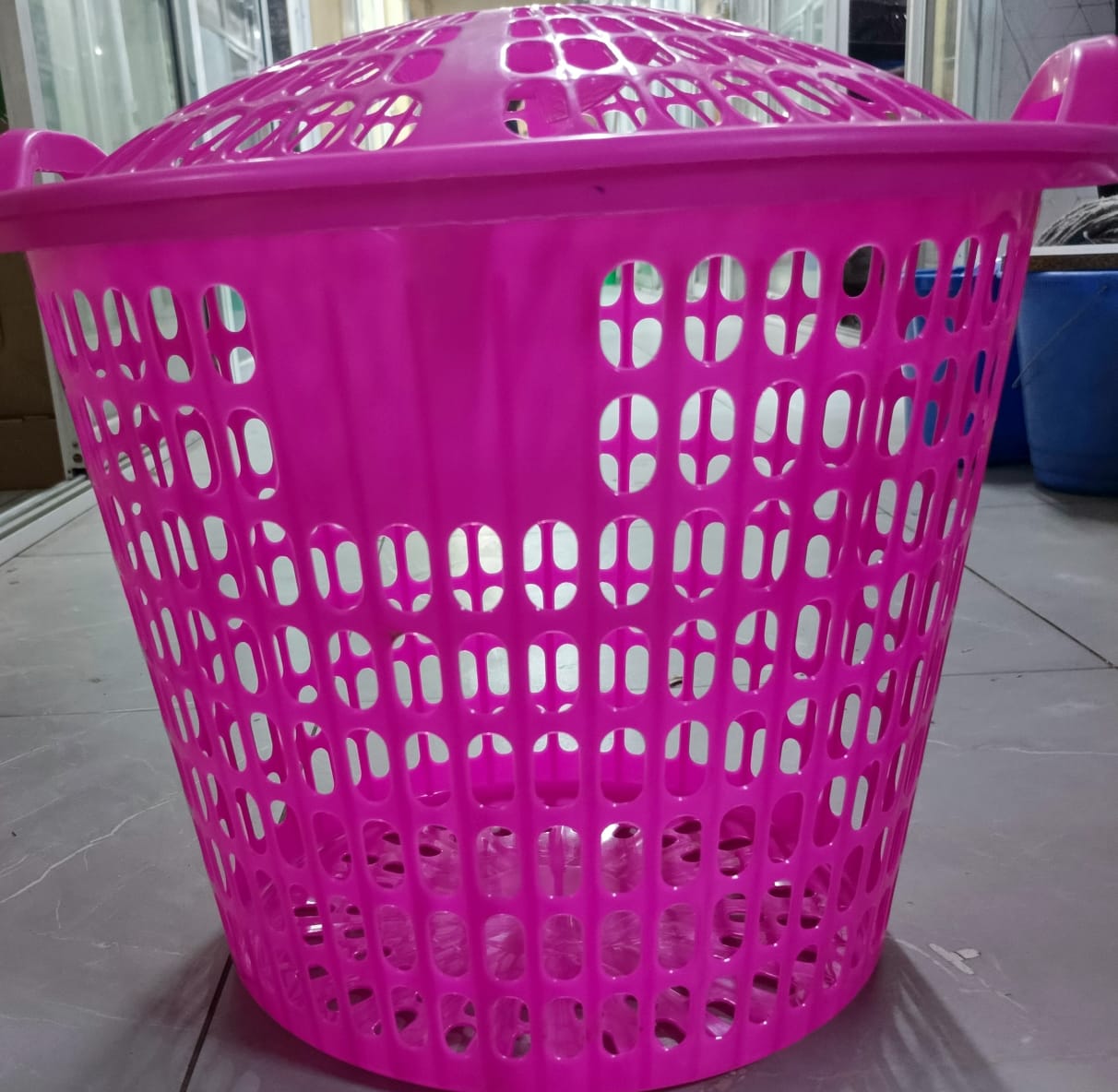1pc of Plastic Open Laundry Basket With Lid Round