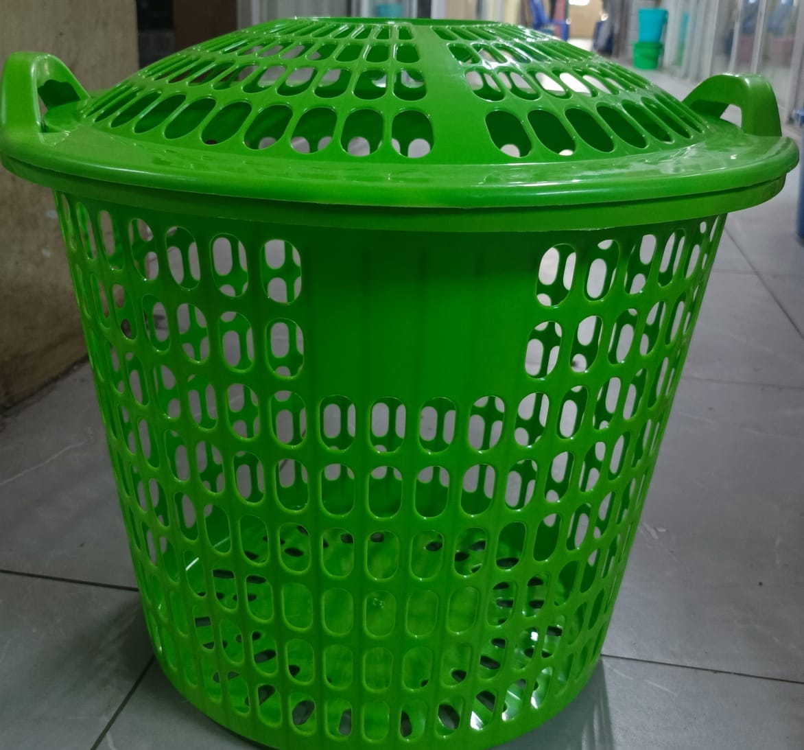 1pc of Plastic Open Laundry Basket With Lid Round