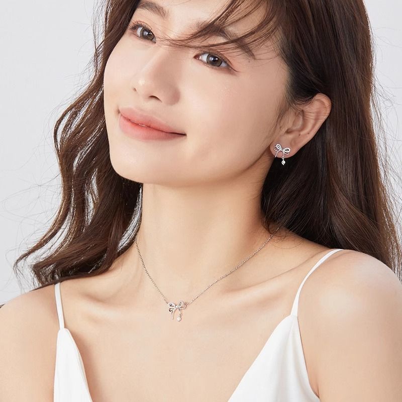 Women's Necklaces Butterfly teardrop necklace Light luxury clavicle chain Sweater chain Women's Jewelry