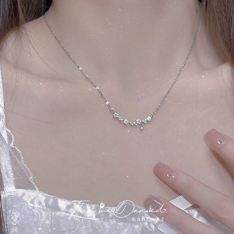 Women's Jewelry Star Flower Necklace Light luxury clavicle chain Sweater chain