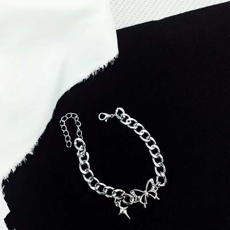 Women's Jewelry Butterfly Necklace Large circle clavicle chain Cold style celebrity necklace