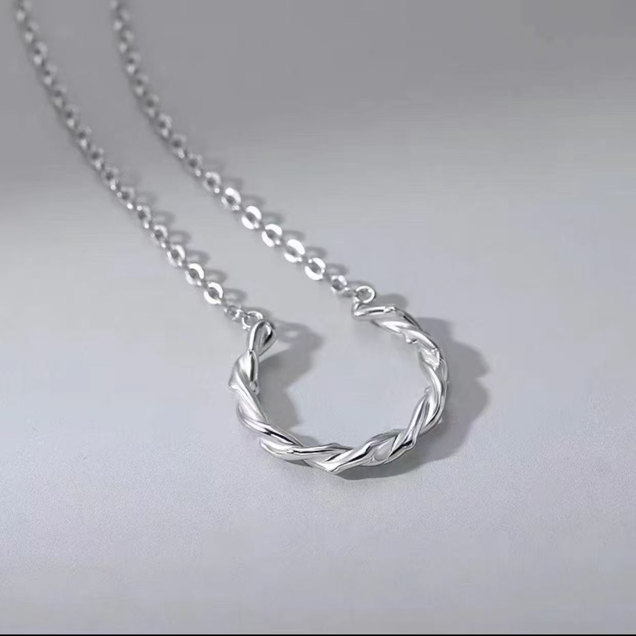 925 Silver Thorn Rose Couple Necklace for a woman, a man and a woman, ins collarbone chain, high-end and light luxury