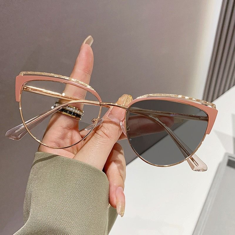 1pc Metal Photochromic Cat Eye Glasses, 2-In-1 Fashion Decorative Eyewear, Indoor Clear Lens & Outdoor