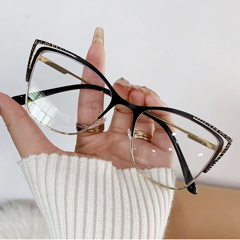1 Pair Women'S Square Photochromic Fashion Glasses, Metal Frame with Cat Eye Design, Gradient Lens, Stainless Steel Temples, Ideal for Daily Wear or Driving, Driving Glasses|Chic Eyewear|Polycarbonate