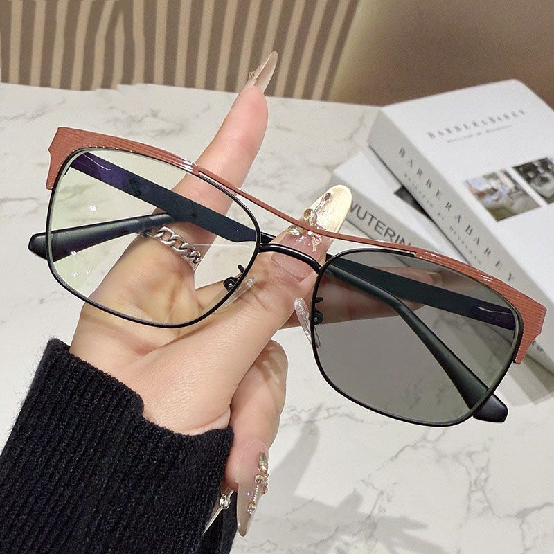 Computer Eye Photochromic Eyeglasses Metal Optical Frame Myopia Optical Glasses Changing Lenses Anti Blue Glasses