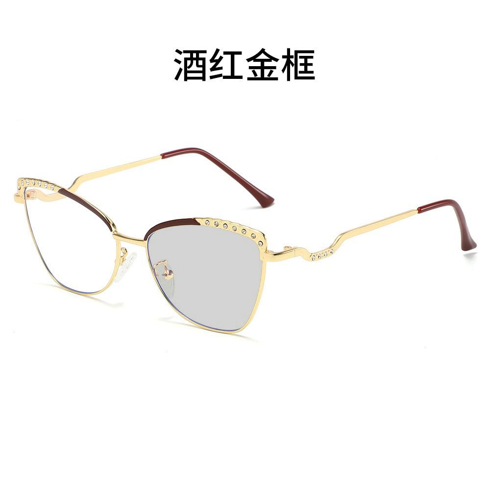 Glasses with metal frame and photochromic cat-eye shaped lenses, minimalist college style casual travel accessory for Women