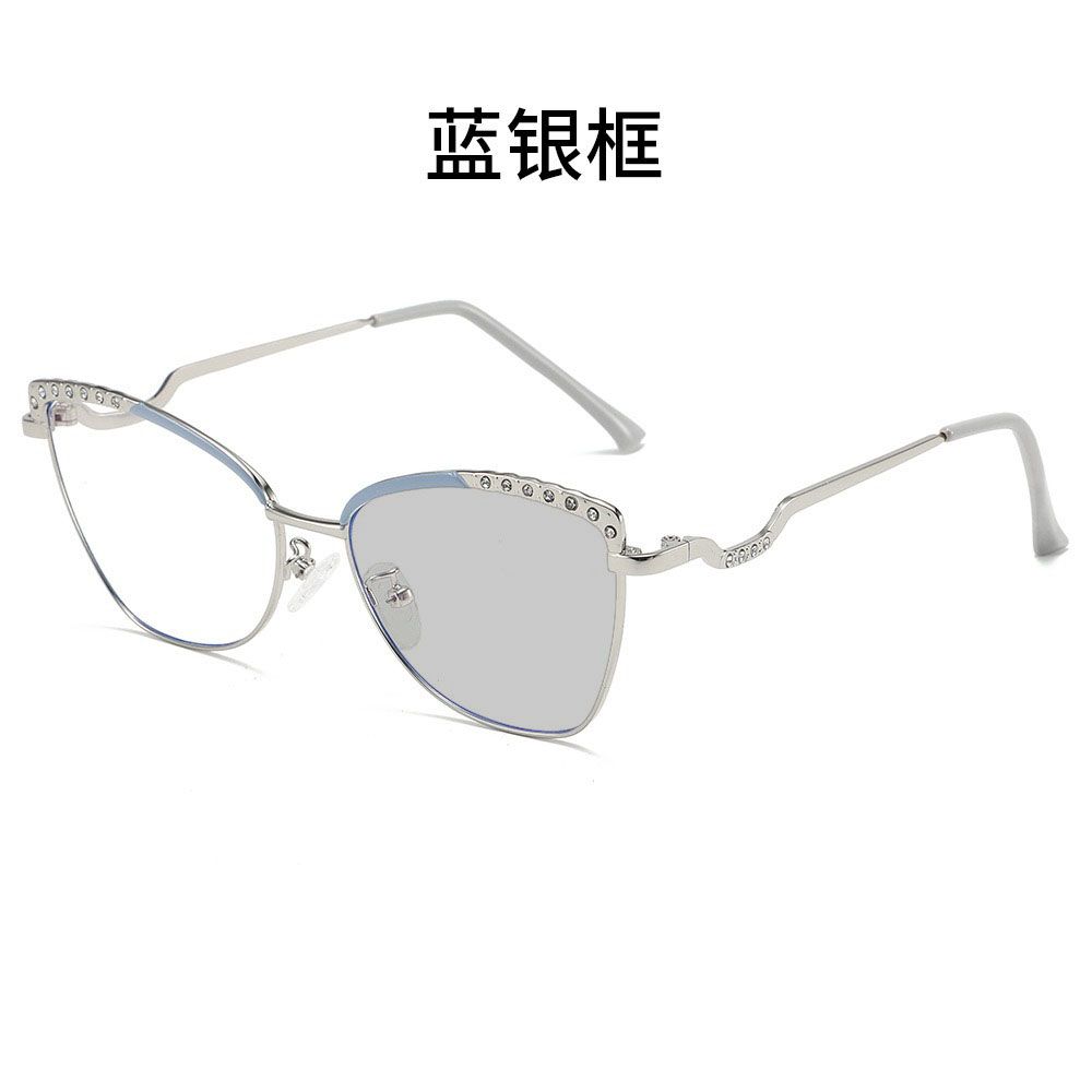 Glasses with metal frame and photochromic cat-eye shaped lenses, minimalist college style casual travel accessory for Women
