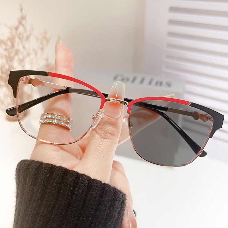 Hot Selling Fashion Metal Anti Blue Light Glasses Frame Luxury Crystal Cat Eye Female Eyeglasses Frames photochromic sunglasses