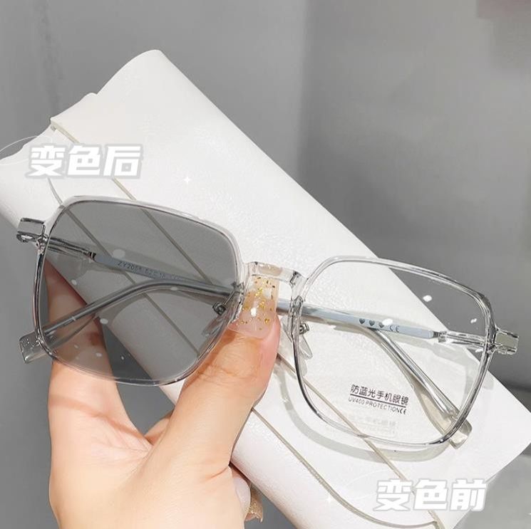 Hot selling fashionable square photochromic lens glasses with anti blue light and Women photochromic frame glasses