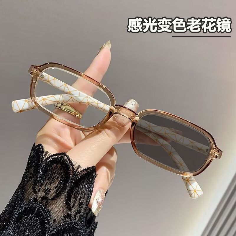 Fashion Women Oval Anti Blue Light Eyeglasses Small Frame Photochromic Glasses Women