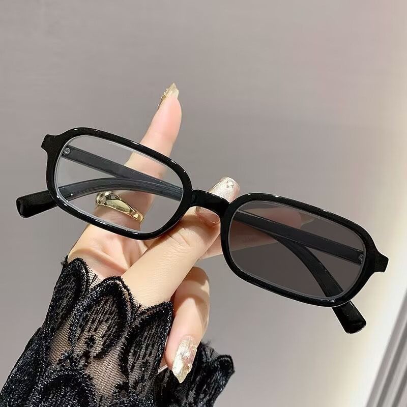 Fashion Women Oval Anti Blue Light Eyeglasses Small Frame Photochromic Glasses Women