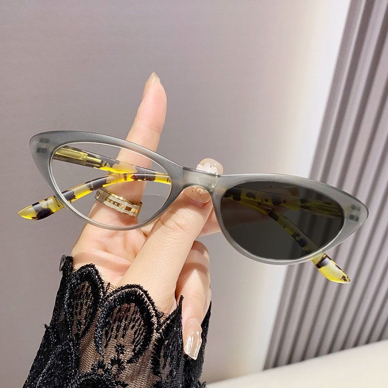 Retro Sunglasses for Women New Korean Version Blue Triangle Cat Eye Hip Hop Personality Style Candy Trendy Online Red Ins