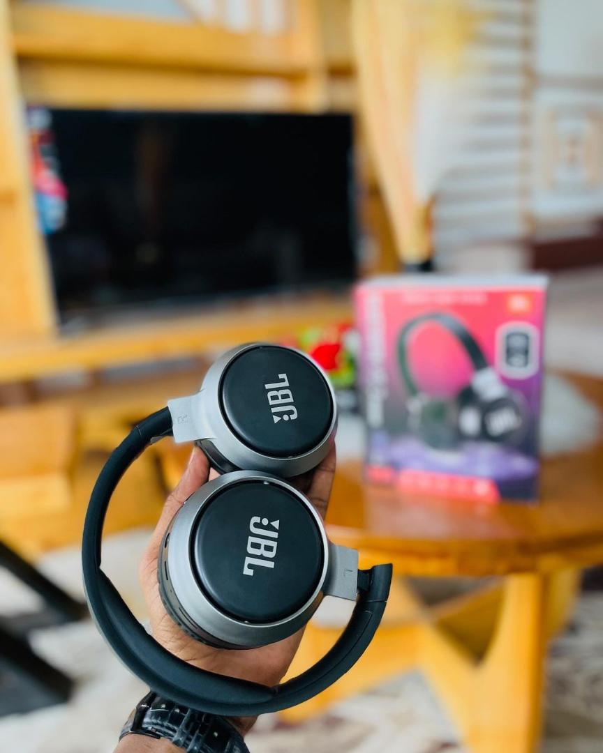 JBL D59 wireless headphones with microphones