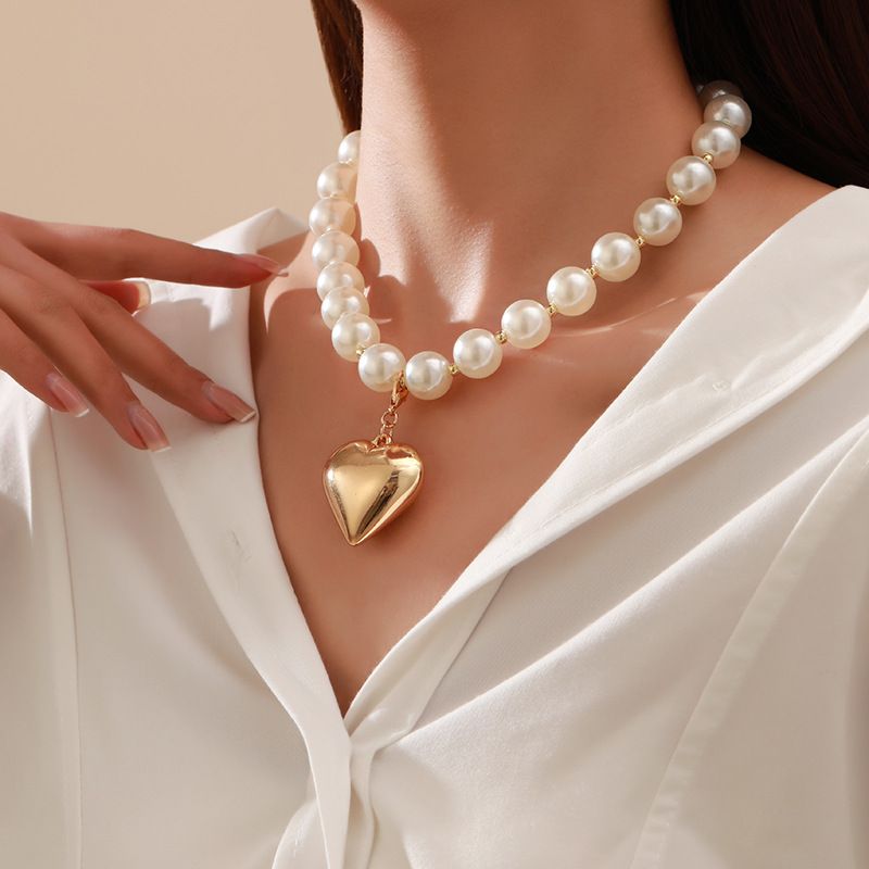 New Fashion Punk Oversize Bead Choker Necklace - Heart Pendant with pearl Geometric Layered Collarbone Chain for Women Y2K Gothic Adjustable Collar Jewelry with Alloy Beads