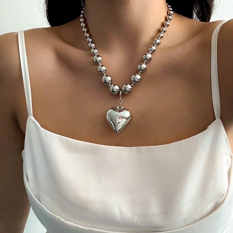New Fashion Punk Oversize Bead Choker Necklace - Heart Pendant with pearl Geometric Layered Collarbone Chain for Women Y2K Gothic Adjustable Collar Jewelry with Alloy Beads