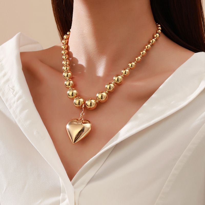 New Fashion Punk Oversize Bead Choker Necklace - Heart Pendant with pearl Geometric Layered Collarbone Chain for Women Y2K Gothic Adjustable Collar Jewelry with Alloy Beads