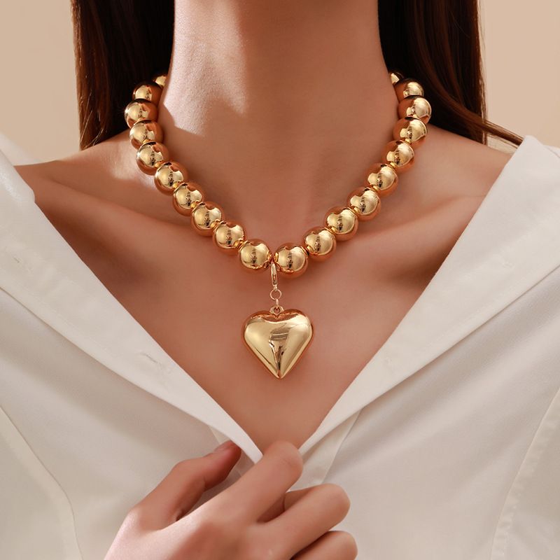 New Fashion Punk Oversize Bead Choker Necklace - Heart Pendant with pearl Geometric Layered Collarbone Chain for Women Y2K Gothic Adjustable Collar Jewelry with Alloy Beads