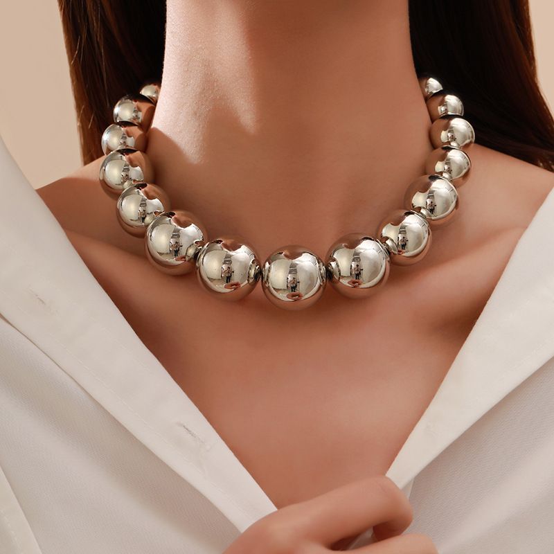 New Fashion Punk Oversize Bead Choker Necklace - Heart Pendant with pearl Geometric Layered Collarbone Chain for Women Y2K Gothic Adjustable Collar Jewelry with Alloy Beads