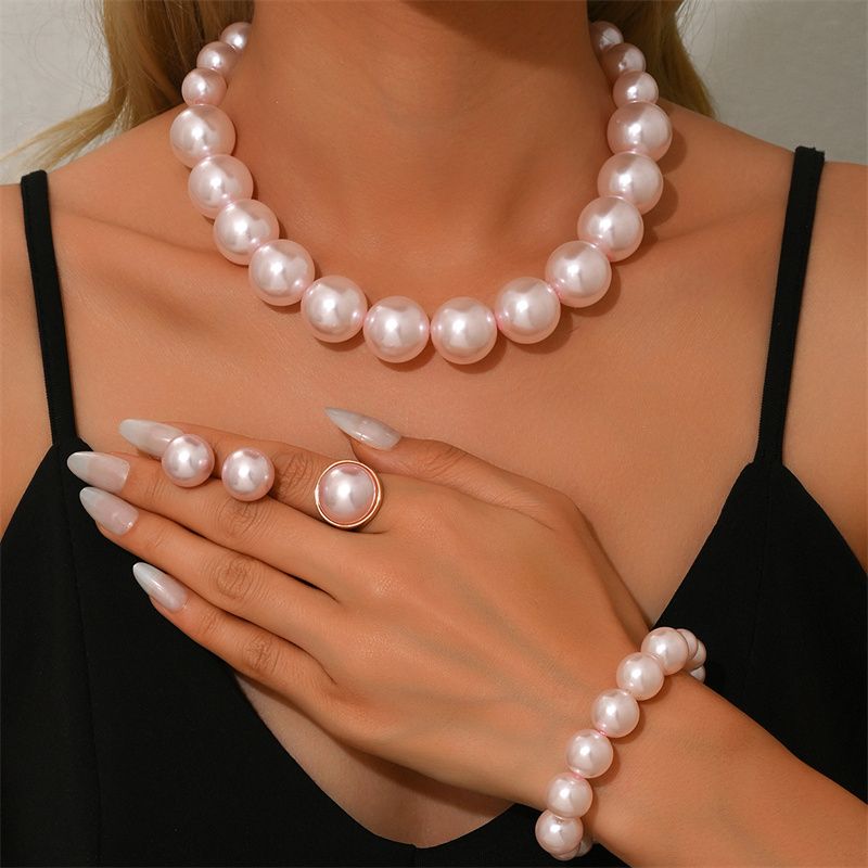 New Arrival 4-Piece Women's Vintage Light Luxury Pearl Jewelry Set Large Round Pearl Choker Necklace Bracelet Ring Earrings Ensemble Stylish High-End Banquet Party Dress Accessories