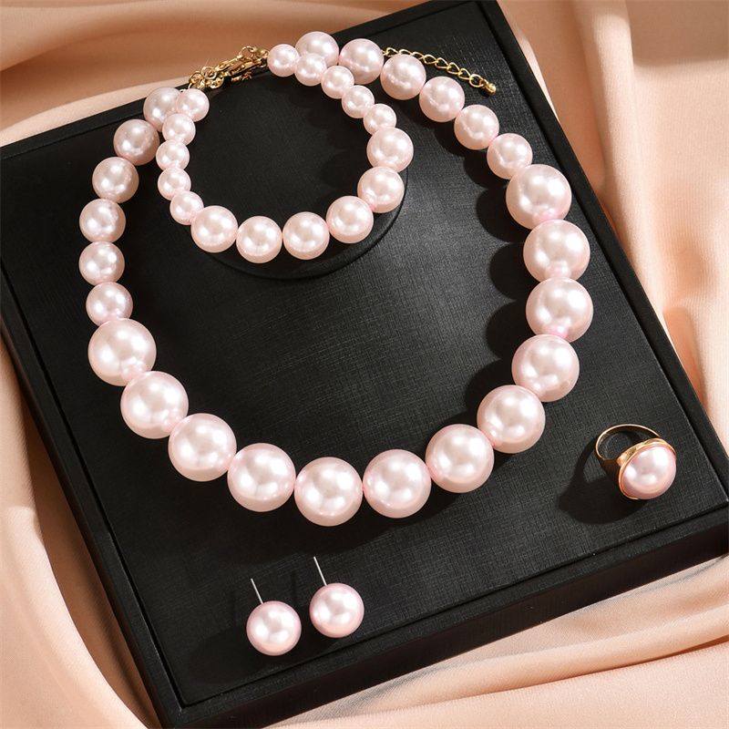 New Arrival 4-Piece Women's Vintage Light Luxury Pearl Jewelry Set Large Round Pearl Choker Necklace Bracelet Ring Earrings Ensemble Stylish High-End Banquet Party Dress Accessories