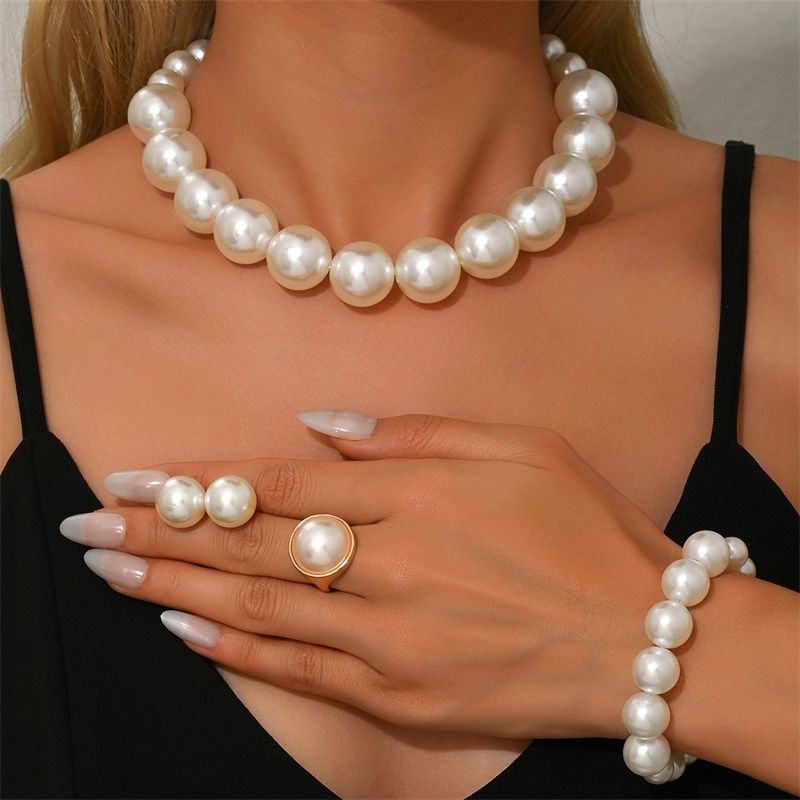 New Arrival 4-Piece Women's Vintage Light Luxury Pearl Jewelry Set Large Round Pearl Choker Necklace Bracelet Ring Earrings Ensemble Stylish High-End Banquet Party Dress Accessories