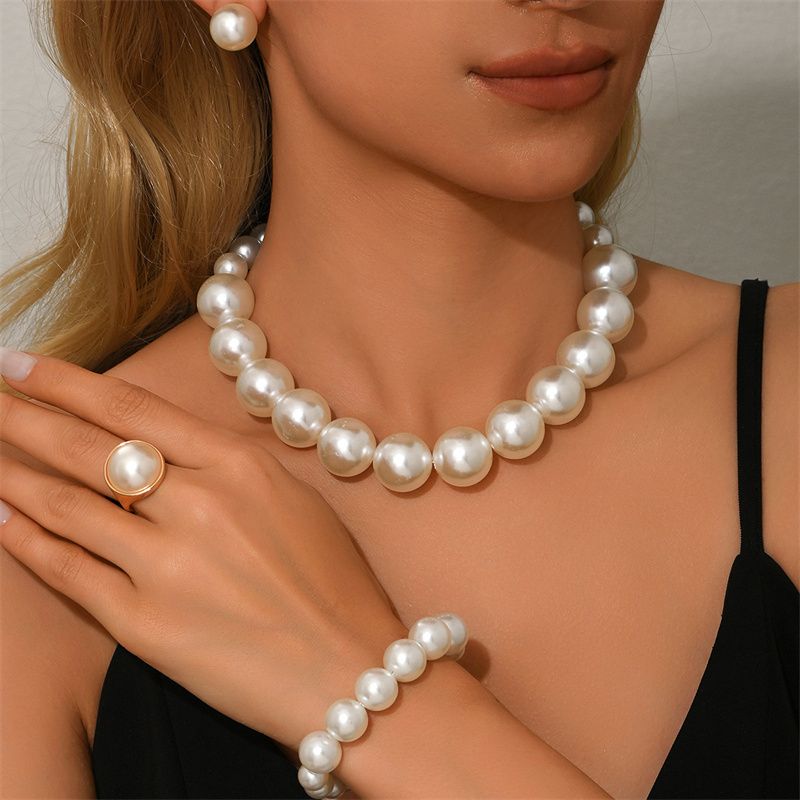 New Arrival 4-Piece Women's Vintage Light Luxury Pearl Jewelry Set Large Round Pearl Choker Necklace Bracelet Ring Earrings Ensemble Stylish High-End Banquet Party Dress Accessories