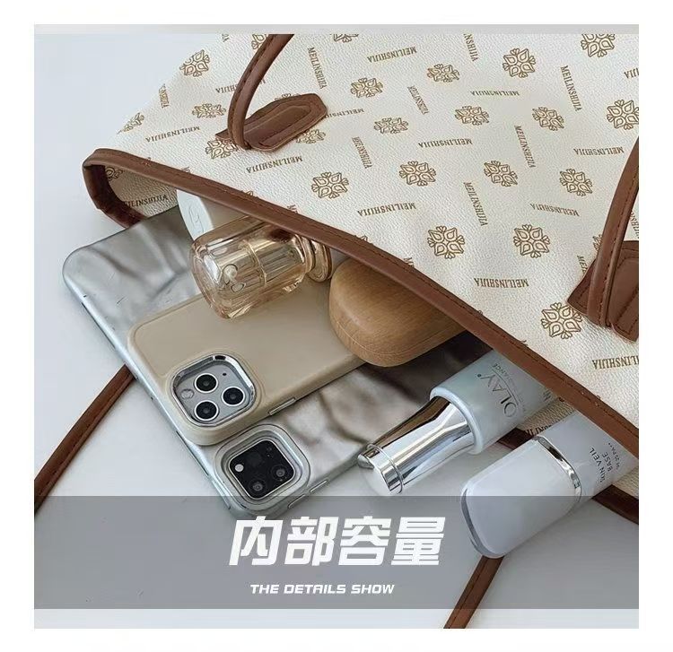 Trendy PU leather shoulder bag: stylish patterned design & contrast strap. Ideal for Kenyan young ladies’ daily outings, shopping, dates or casual gatherings.