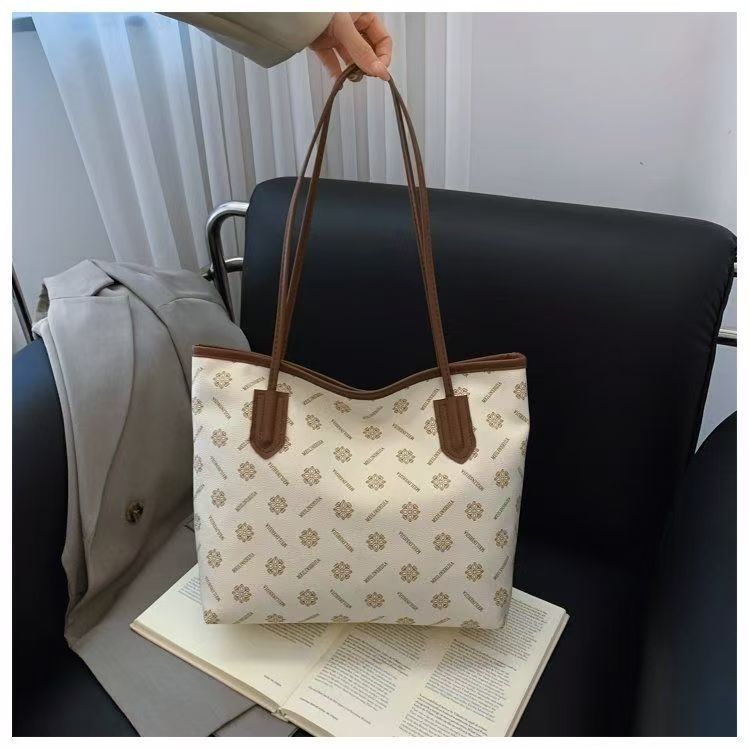 Trendy PU leather shoulder bag: stylish patterned design & contrast strap. Ideal for Kenyan young ladies’ daily outings, shopping, dates or casual gatherings.