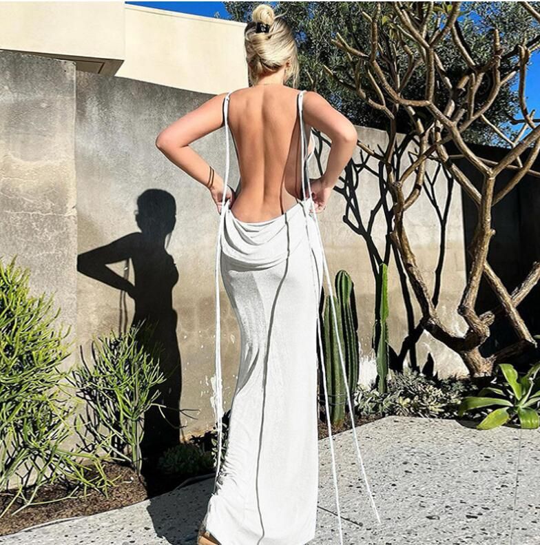 New stylish and sexy backless dress with a halter neck and tie-up details, exuding an elegant temperament. This long dress is suitable for parties and evening banquets in the summer of 2025.