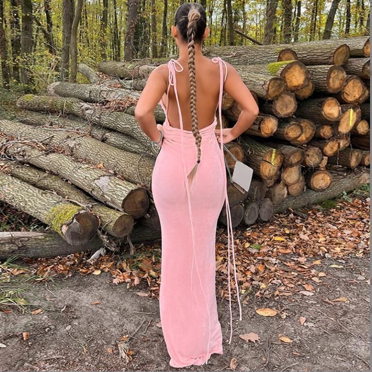 New stylish and sexy backless dress with a halter neck and tie-up details, exuding an elegant temperament. This long dress is suitable for parties and evening banquets in the summer of 2025.