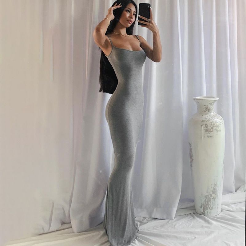 New style for the summer of 2025. A solid-color, casual, sleeveless, high-waisted, figure-hugging camisole maxi dress.