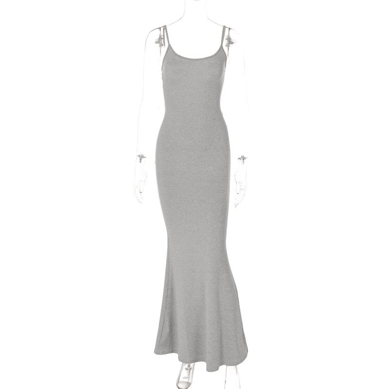 New style for the summer of 2025. A solid-color, casual, sleeveless, high-waisted, figure-hugging camisole maxi dress.