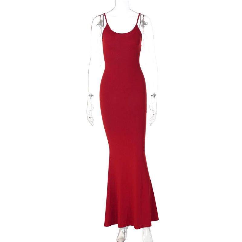 New style for the summer of 2025. A solid-color, casual, sleeveless, high-waisted, figure-hugging camisole maxi dress.