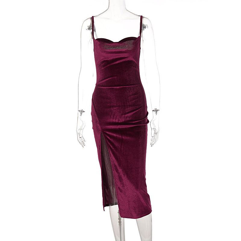 New summer fashion in 2025. A stylish, casual, elegant and sexy form-fitting halter dress with a slit, suitable for parties on the street and evening banquets, in a medium to long length.