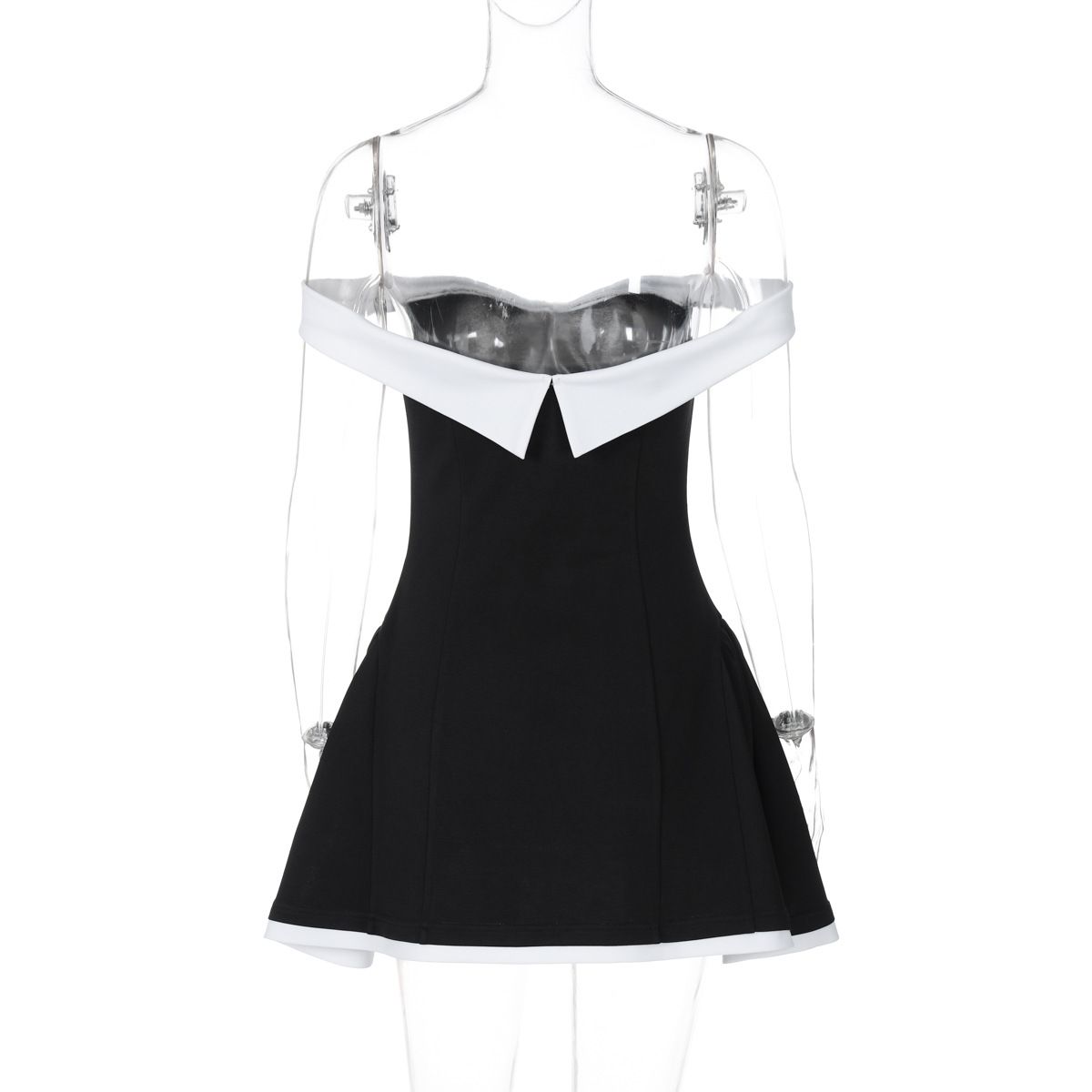 New summer fashion. A sexy strapless dress with an off-the-shoulder design, form-fitting silhouette, suitable for guests at parties and evening banquets. The dress is short in length.