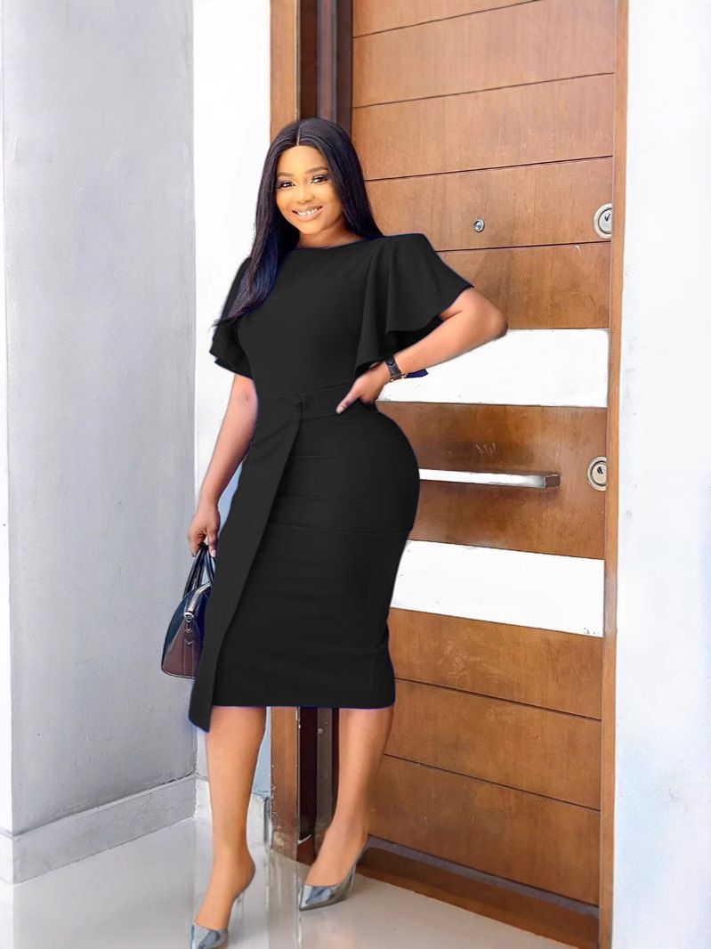 New summer fashion in 2025. A solid-color dress with a high waist, a form-fitting silhouette, a round neckline and ruffled sleeves, suitable for office commuting.