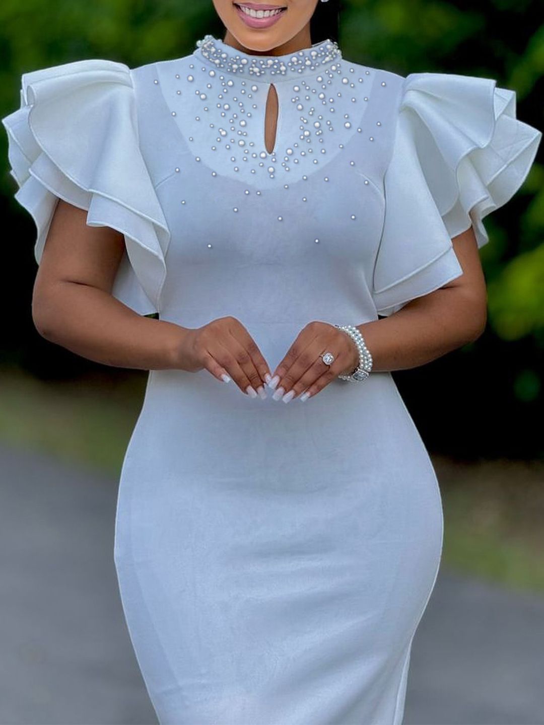 New summer fashion in 2025. A stylish and elegant dress with ruffled sleeves, a round neckline and bead embellishments, suitable for office commuting, parties and evening banquets.