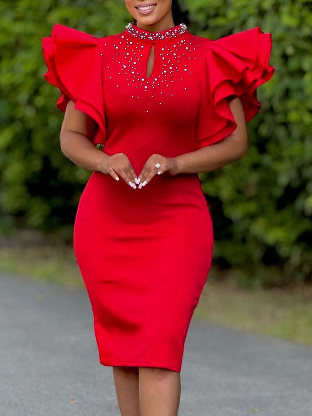 New summer fashion in 2025. A stylish and elegant dress with ruffled sleeves, a round neckline and bead embellishments, suitable for office commuting, parties and evening banquets.