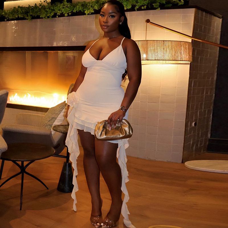 New women's dresses in summer are solid color sleeveless suspenders, V-neck, backless, slim, irregular long dresses with flounces, which are suitable for daily leisure parties and dinners.