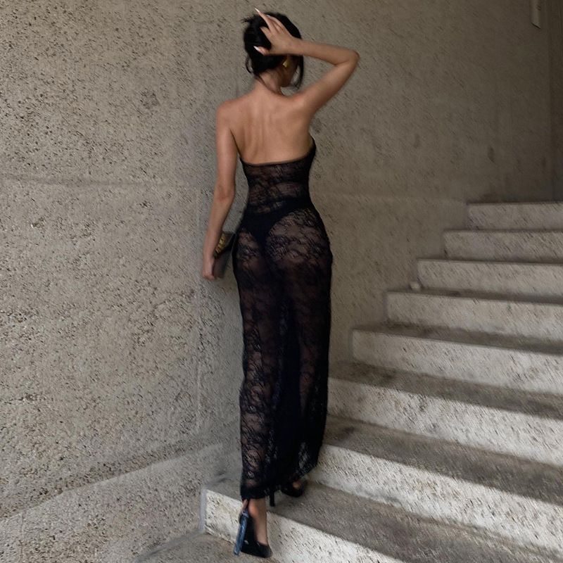 New women's dresses in summer are fashionable, elegant, solid color, strapless and wrapped lace slim long dresses suitable for leisure and holiday parties.