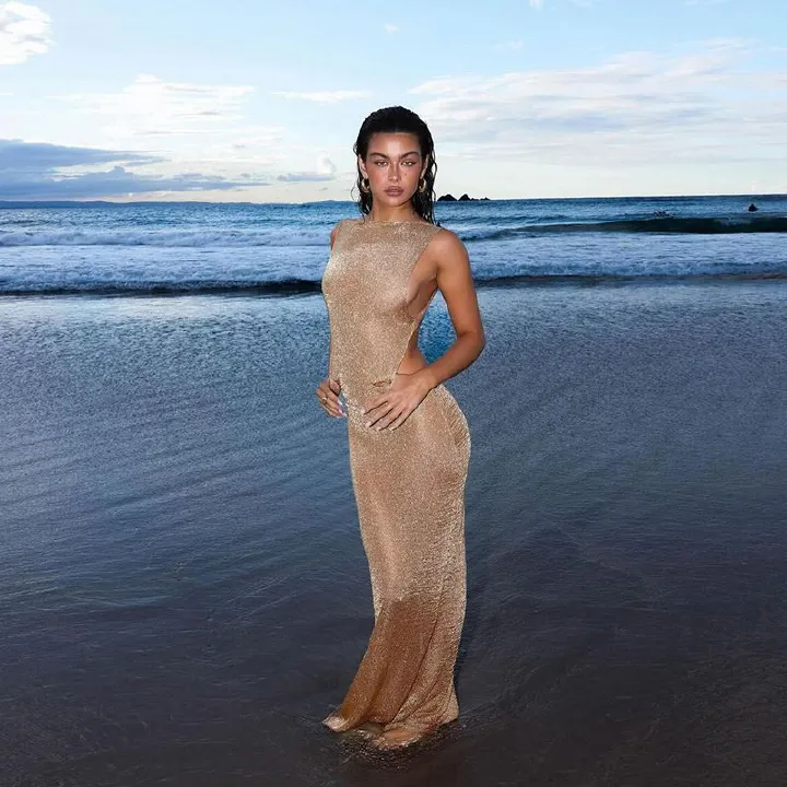 New styles for the summer of 2025: A fashionable, elegant and sexy long dress with straps, a backless design, a form-fitting silhouette and slits, suitable for guests at party and evening banquet.
