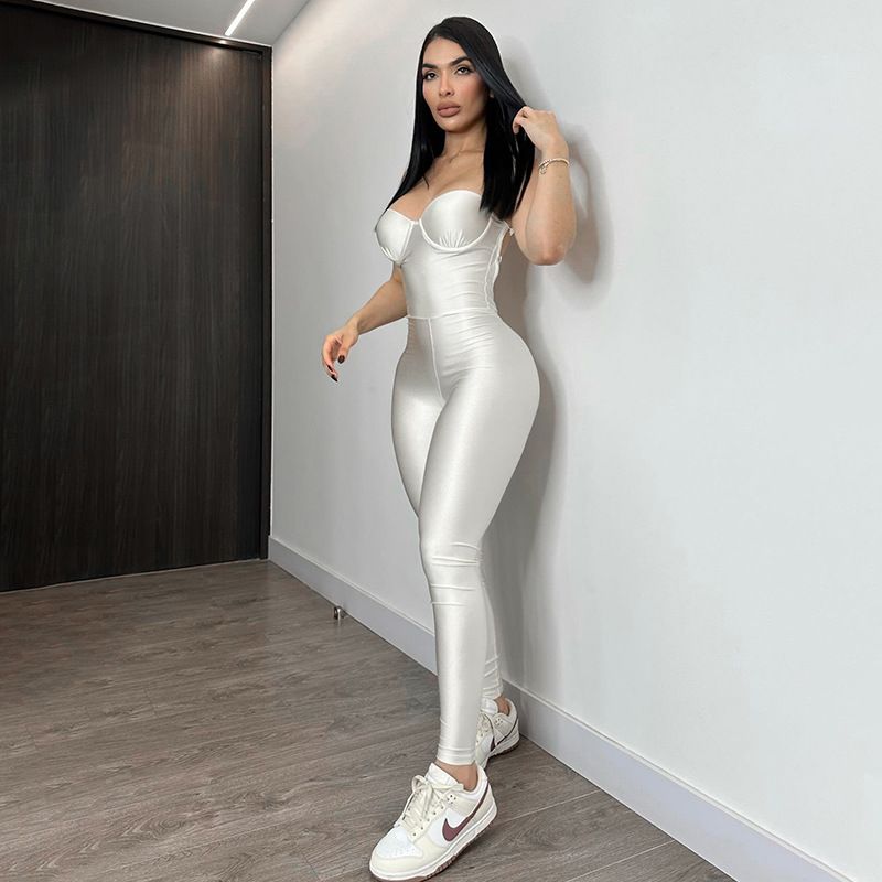 New avant-garde styles for summer 2025: A solid-color sleeveless strapless bodycon sexy backless jumpsuit, suitable for parties and casual wear.