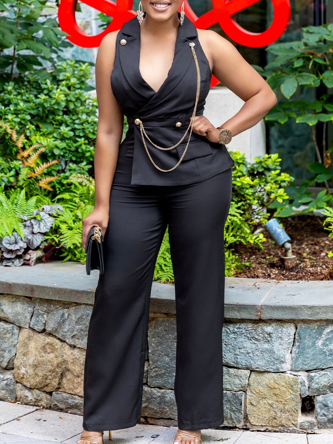 2025 Summer New Women's Fashion: Stylish and Elegant Suit Collar Sleeveless Chain Waist-Cinching Casual Wide-Leg Long Jumpsuit for Office Commuting.