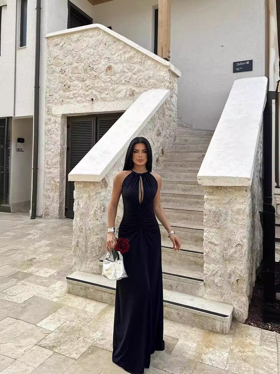 2025 Summer New Women's Fashion: Stylish, elegant and graceful halterneck sleeveless sexy hollow-out pleated slim-fit long dress for parties, evening banquets and guest attendance.