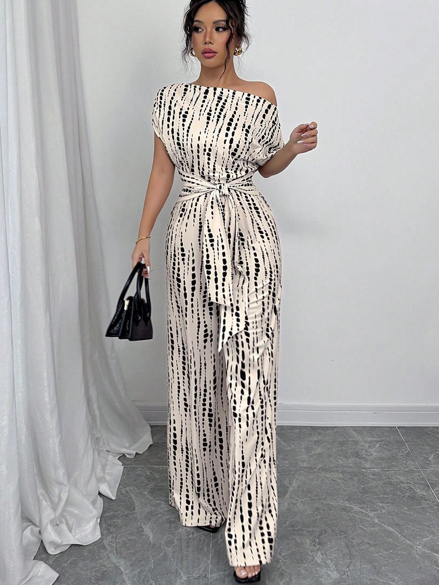 New women's jumpsuit in summer is fashionable and elegant, printed with one-shoulder short-sleeved waist wide-leg pants. Long jumpsuit is suitable for daily leisure commuting.