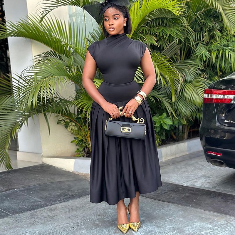 Summer new women's two-piece fashion solid color sleeveless turtleneck top with pleated waist and large skirt long skirt suit is suitable for leisure parties, banquets and office commuting.