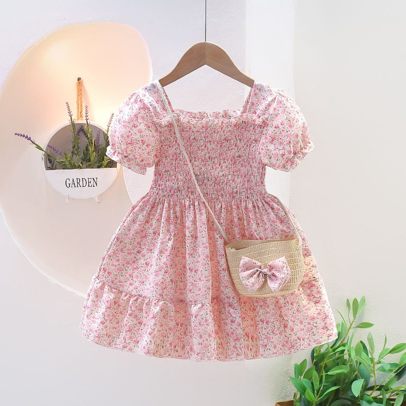 New girls' dresses in summer are printed with princess skirts (3-8 years old). Bubble sleeves are light and breathable, suitable for birthday parties, school activities, Christmas dinners and leisure