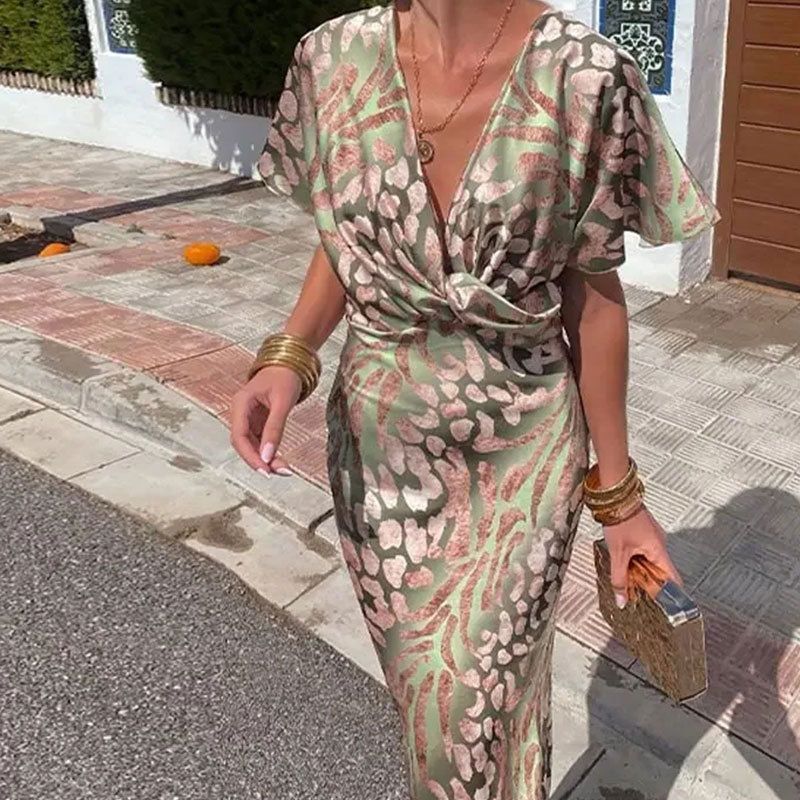 New women's dresses in summer are fashionable and elegant, printed with short sleeves and V-neck kinks, and the waist long dresses are suitable for daily leisure office commuting.
