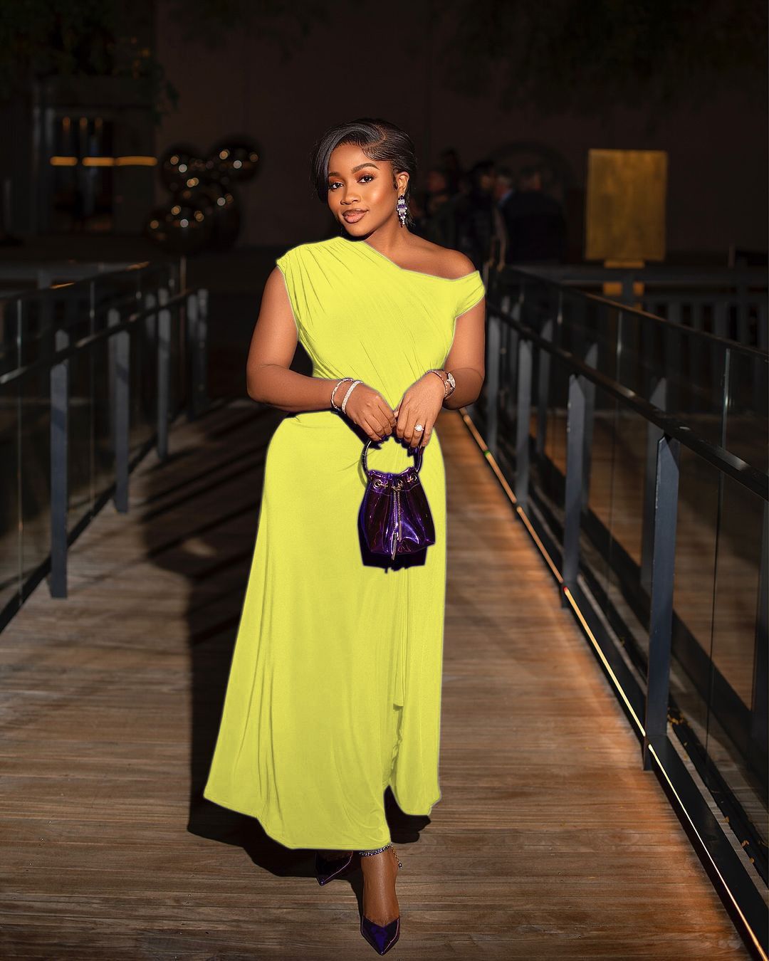 New women's dresses in summer are fashionable and elegant. Solid color sleeveless one-shoulder strapless waist long dresses are suitable for leisure parties and banquets.